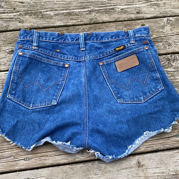 Wrangler ripped shorts - Picture 2 of 4